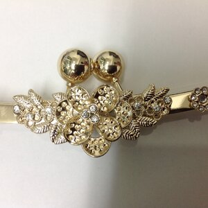 ปากกระเป๋าปิ๊กแป๊กแบบขันน็อต