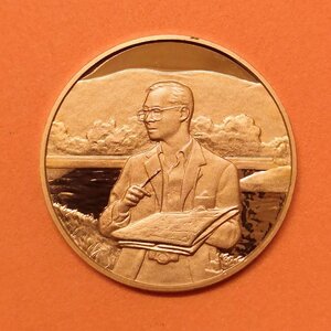 เหรียญ รัชกาลที่ 9 ทรงงาน เฉลิมพระเกียรติพระชนมพรรษา 6 รอบ 5 ธันวาคม 2542 เนื้อทองแดงขัดเงา ขนาด 3.2 ซม.