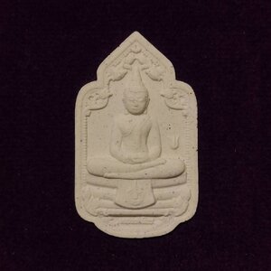 เหรียญพระพิมพ์ หลวงพ่อโสธร เนื้อผงจำปีสิรินธร ที่ระลึกเฉลิมพระเกียรติสมเด็จพระเทพรัตนราชสุดา ในโอกาสทรงเจริญพระชนมายุ 5 รอบ พศ 2558 มูลนิธิโรงพยาบาลราชฑัณฑ์ จัดสร้าง ฝากล่องมีคราบ