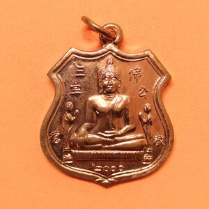 เหรียญอาร์ม พระพุทธไตรรัตนนายก หลวงพ่อโต หลัง หลวงปู่ไต้ฮงกง วัดพนัญเชิง อยุธยา พศ 2543 เนื้อทองแดง สูง 2.9 เซน