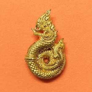 พญาวิรูปักโข อธิบดีนาคราช รุ่น สมบัติพญานาคราช อ.ลักษณ์ สถานบันพยากรณ์ศาสตร์ จัดสร้าง ปี 2565 เนื้อทองทิพย์ สูง 2.5 เซน พร้อมกล่องเดิม