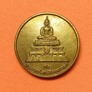 เหรียญเล็ก ขนาด 1.7 เซน พระพุทธโลกนิติธรรมเทสก์ หลัง ตาชั่ง สมาคมนิติศาสตร์ มหาวิทยาลัยธรรมศาสตร์ พศ 2552 เนื้อทองแดง