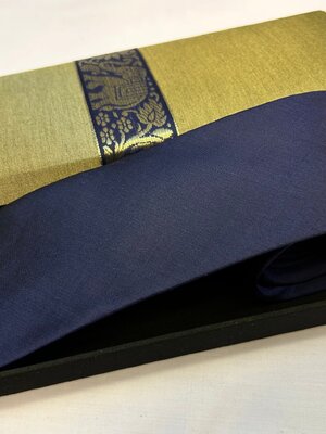 เนคไทผ้าไหมแท้ทอมือ ทอสีเรียบ ตัดเย็บปราณีต สีคลาสสิก ราคาจับต้องได้