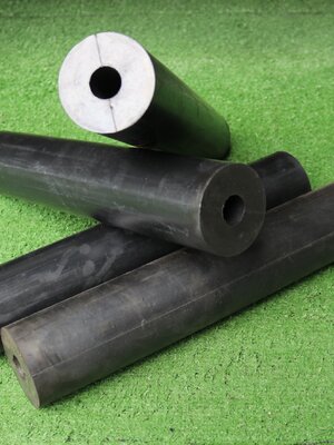 ลูกยางทรงกระบอกสีดำ