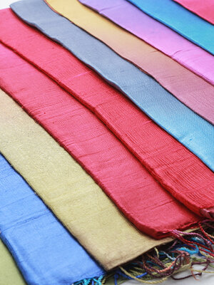 ผ้าพันคอ ผ้าคลุมไหล่ไหมแท้ทอมือ ของขวัญ ของฝากสำหรับคนที่คุณรัก