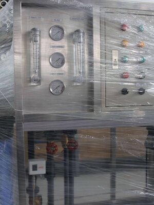 เครื่องกรองน้ำROอุตสาหกรรมที่มีกำลังการผลิต24,000ลิตร/วัน(1,000ลิตร/ชม.)