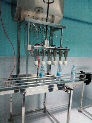 เครื่องบรรจุน้้ำ6หัว