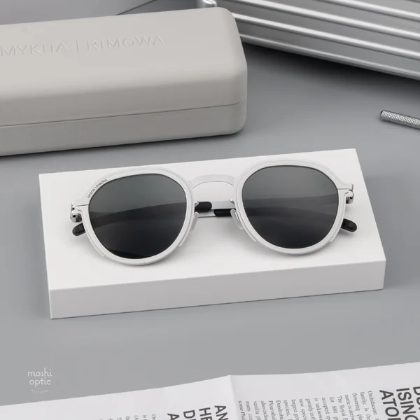 แว่นกันแดด MYKITA RIMOWA SUN MR001 AL2 WHITE SILVER SILVER DARKGREY SOLID image 2 แว่นกันแดด MYKITA RIMOWA SUN MR001 AL2 WHITE SILVER SILVER DARKGREY SOLID image 2