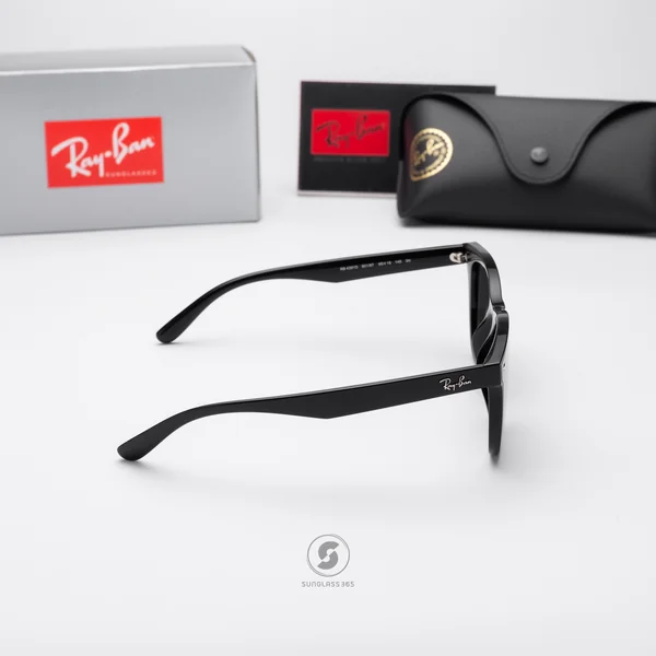 แว่นกันแดด Ray-Ban Wayfarer RB4391D 601/87 Black / Dark Grey