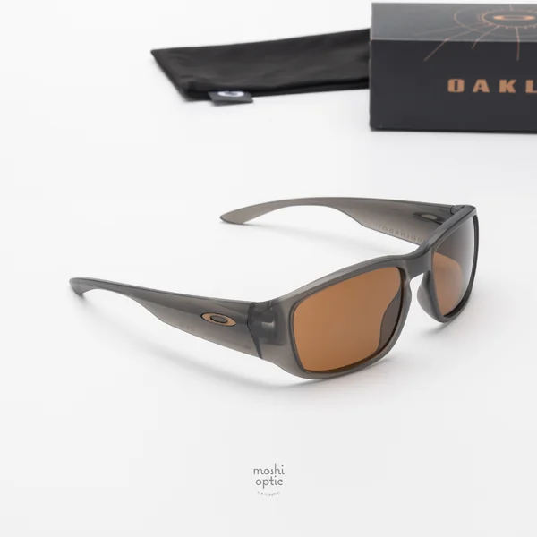 Oakley Tourniquet OO9521-02 Mattte Grey Smoke Prizm Bronze