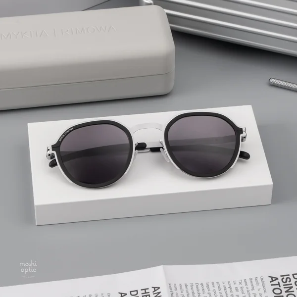 แว่นกันแดด MYKITA RIMOWA SUN MR001 AL1 WHITE SILVER BLACK COOLGREY SOLID image 2 แว่นกันแดด MYKITA RIMOWA SUN MR001 AL1 WHITE SILVER BLACK COOLGREY SOLID image 2