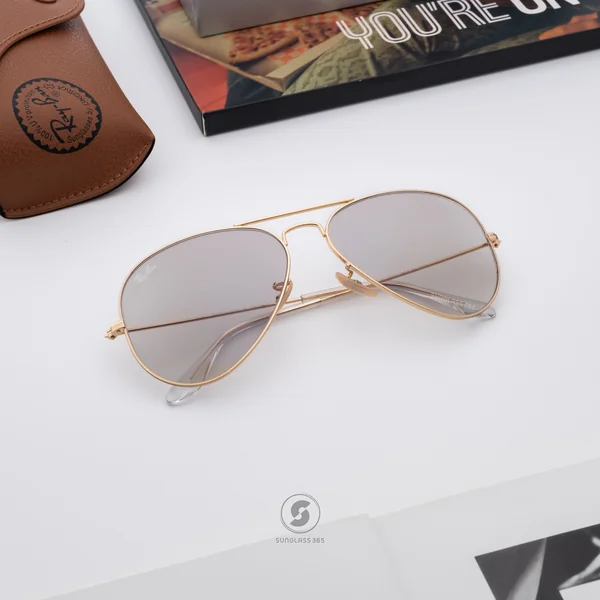 แว่นกันแดด Ray-Ban Aviator large metal RB3025 001/5F Shiny Gold / Photochromic Grey image 2 แว่นกันแดด Ray-Ban Aviator large metal RB3025 001/5F Shiny Gold / Photochromic Grey image 2