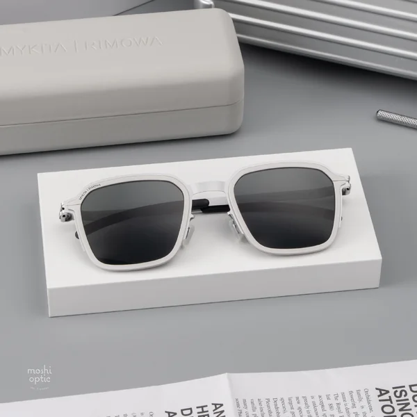 แว่นกันแดด MYKITA RIMOWA SUN MR002 AL2 WHITE SILVER SILVER DARKGREY SOLID image 2 แว่นกันแดด MYKITA RIMOWA SUN MR002 AL2 WHITE SILVER SILVER DARKGREY SOLID image 2
