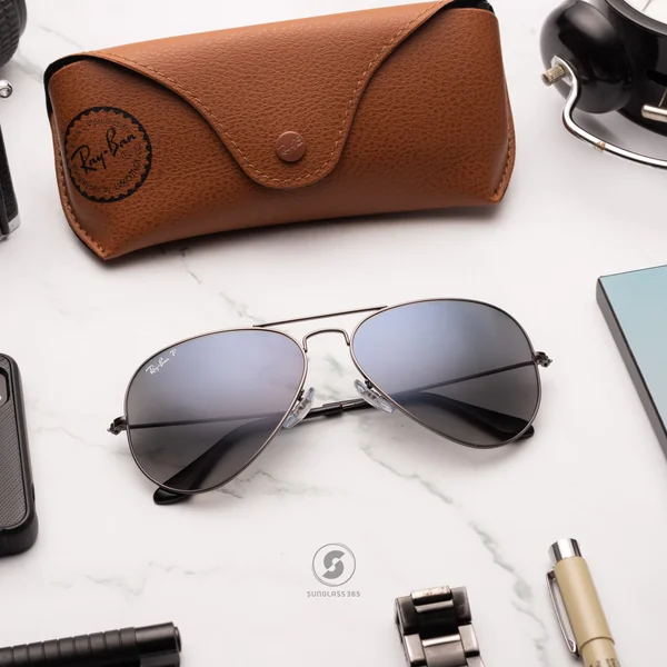 แว่นกันแดด Ray-Ban Aviator large metal RB3025 004/78 Gunmetal / Blue Gradient แว่นกันแดด Ray-Ban Aviator large metal RB3025 004/78 Gunmetal / Blue Gradient