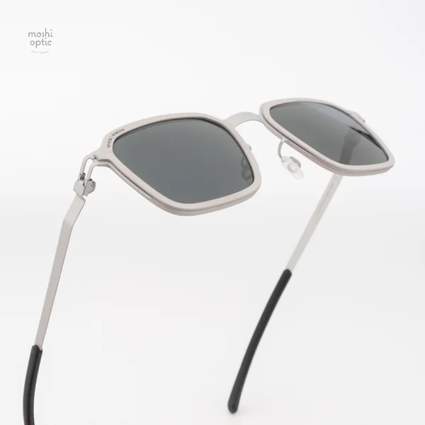 แว่นกันแดด MYKITA RIMOWA SUN MR002 AL2 WHITE SILVER SILVER DARKGREY SOLID image 6 แว่นกันแดด MYKITA RIMOWA SUN MR002 AL2 WHITE SILVER SILVER DARKGREY SOLID image 6