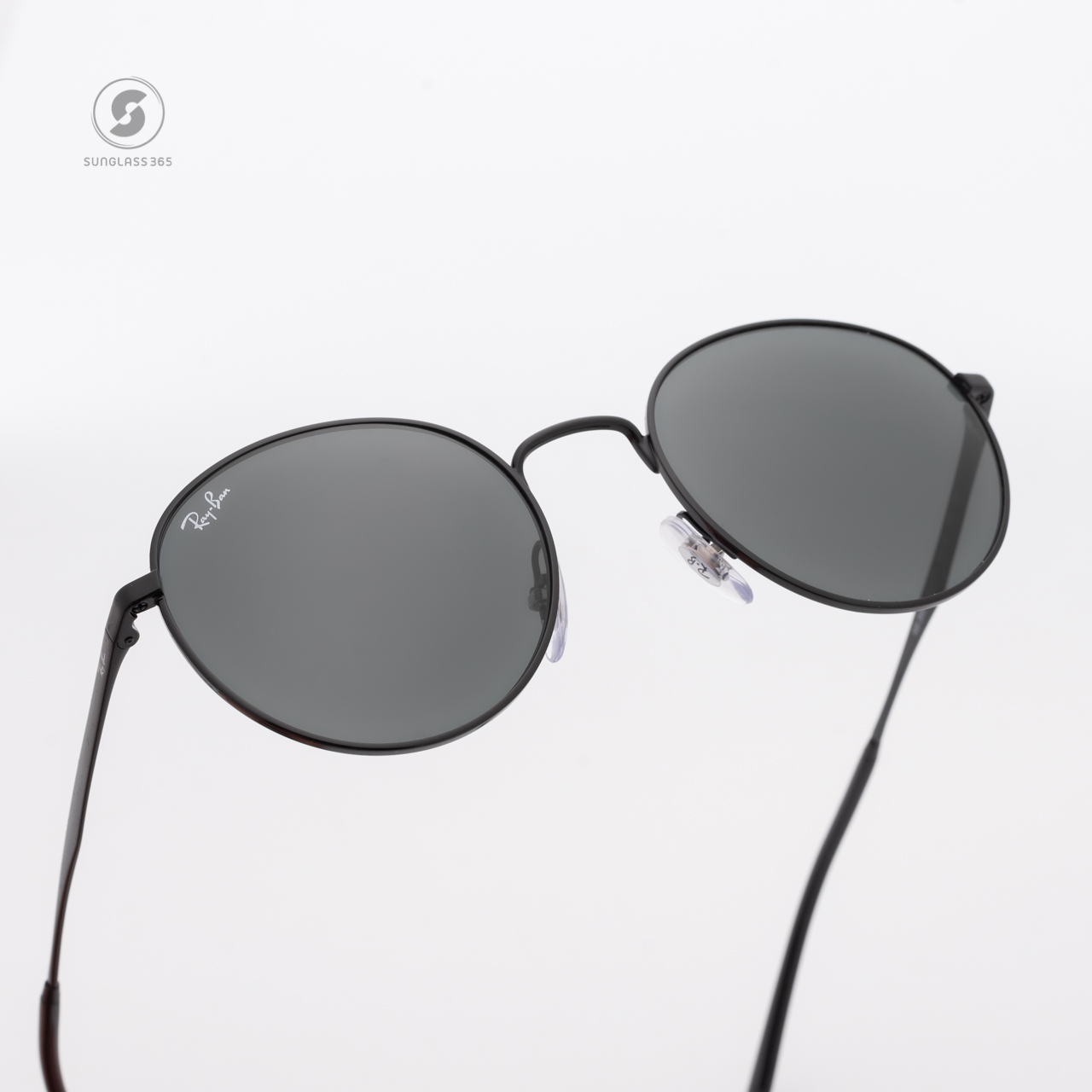 แว่นกันแดด Ray-Ban Round RB3681 002/71 Black / Green Classic